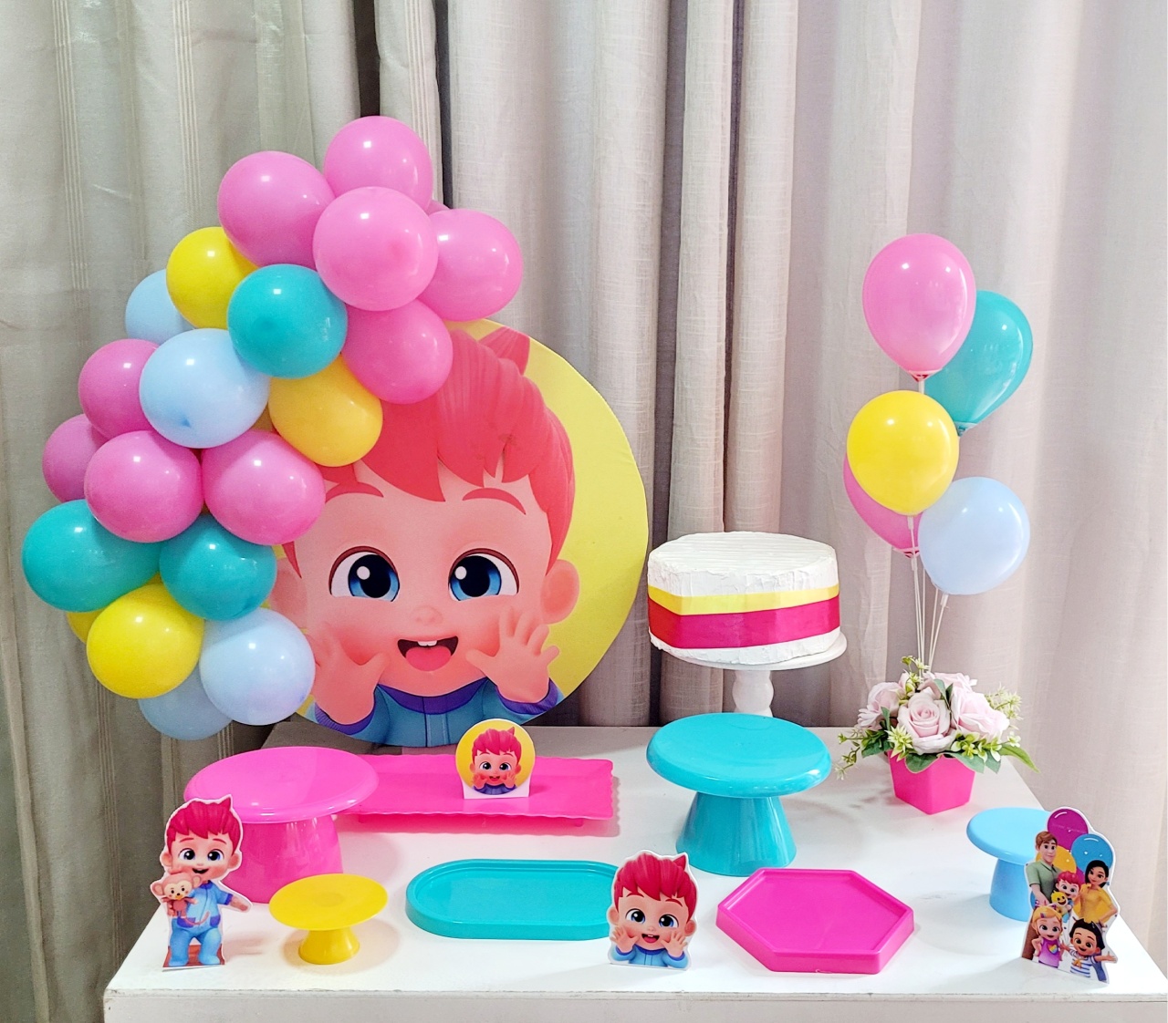 Kit Mesa Com Balão - Bebefin Feminino  - É Só Um Bolinho Locações 