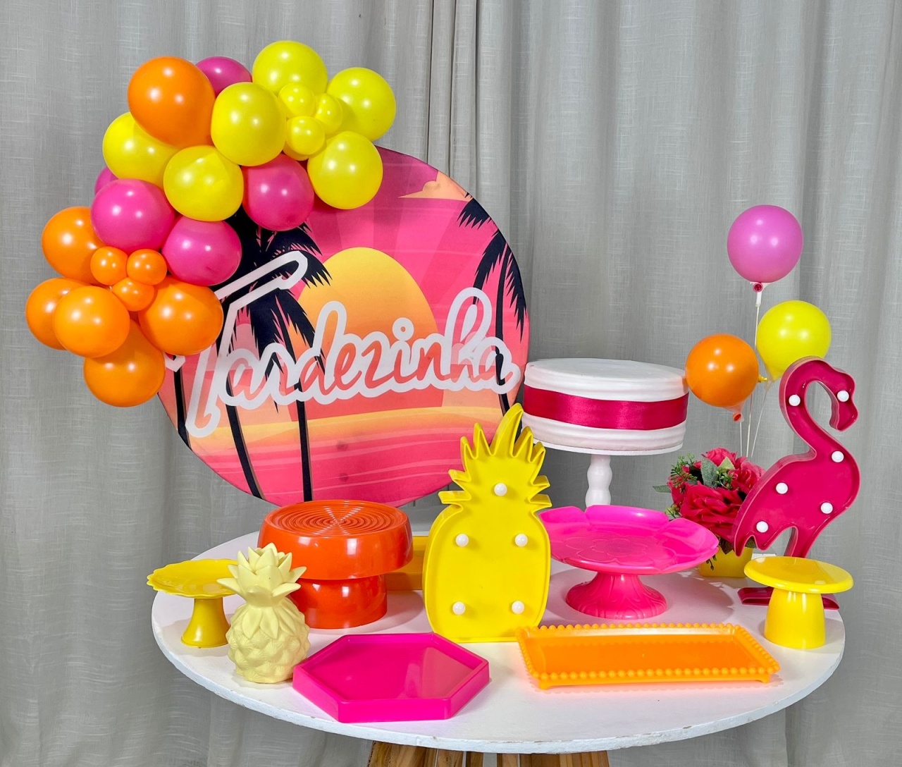 Kit Mesa Com Balão -  Tardezinha  - É Só Um Bolinho Locações 