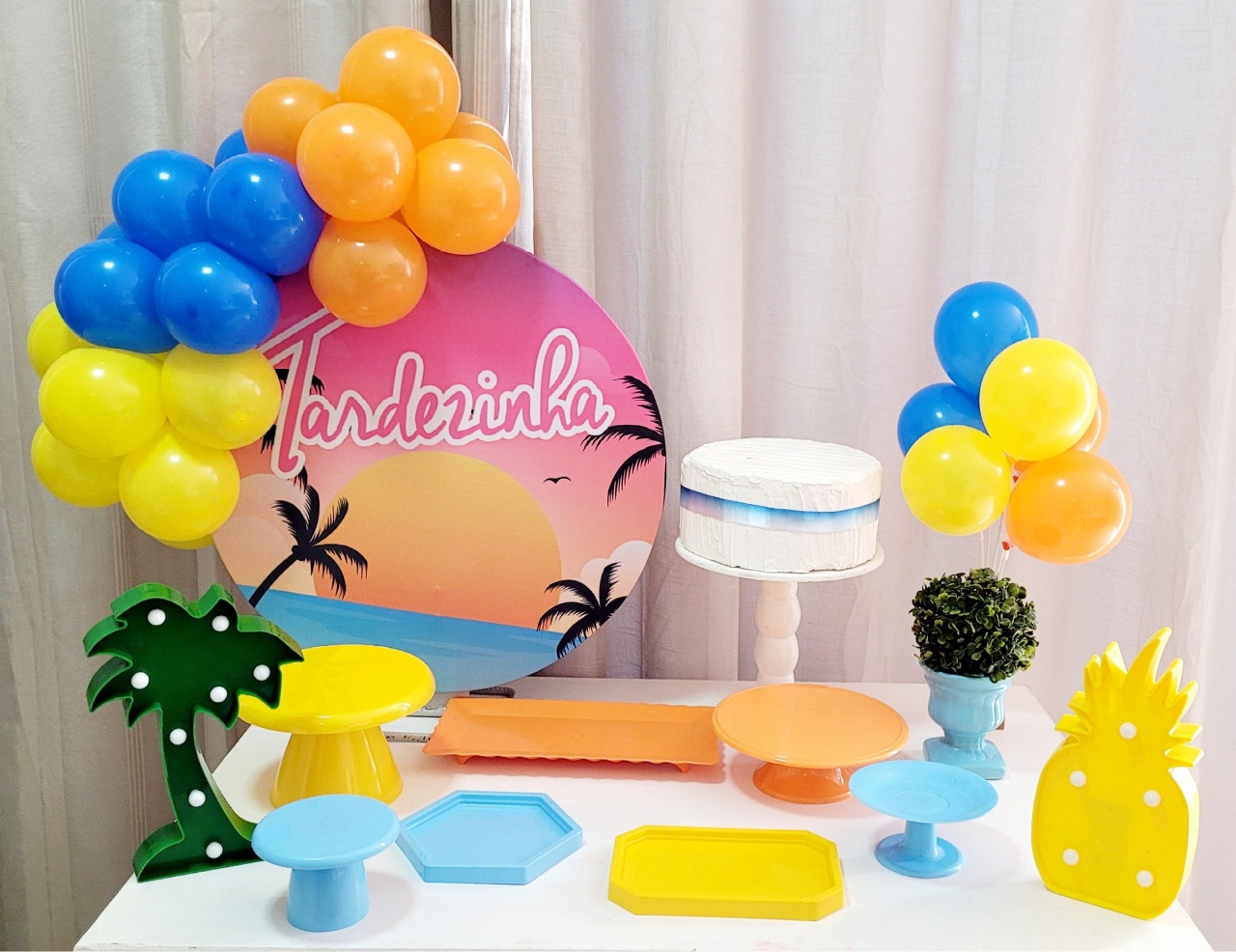 Kit Mesa Com Balão -  Tardezinha 2 - É Só Um Bolinho Locações 