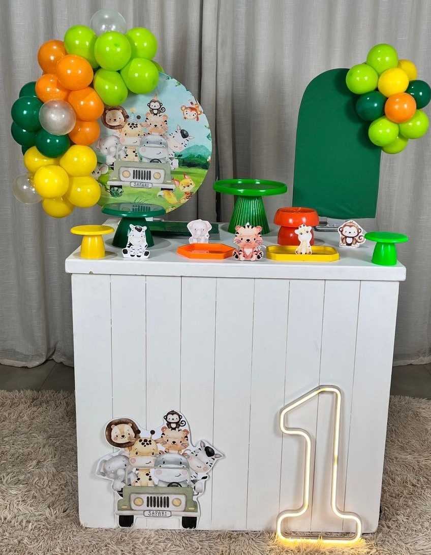 Kit Mini Festa Basic Com Led - Safari  - É Só Um Bolinho Locações 