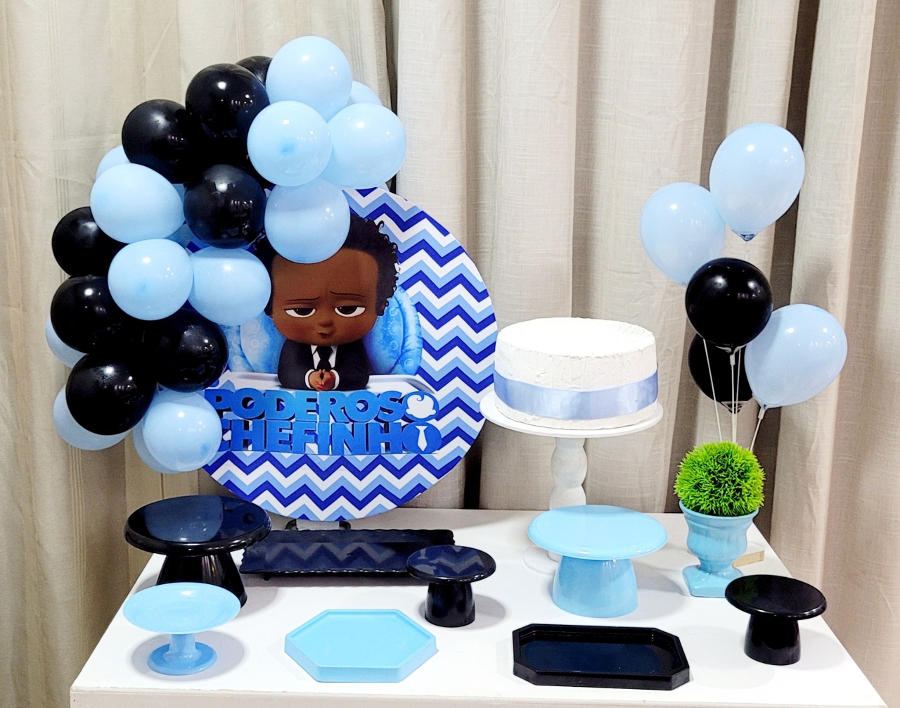 Kit Mesa Com Balão -  Poderoso Chefinho 3 - É Só Um Bolinho Locações 