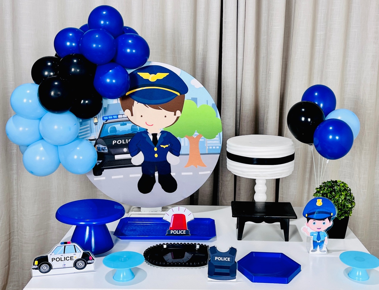 Kit Mesa Com Balão - Policial - É Só Um Bolinho Locações 