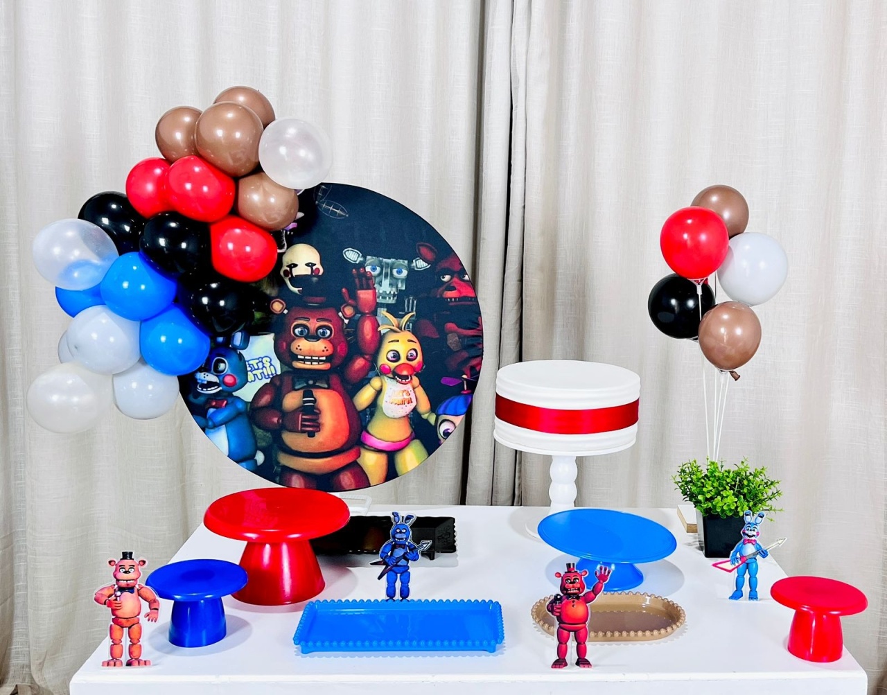 Kit Mesa Com Balão - Fnaf - É Só Um Bolinho Locações 
