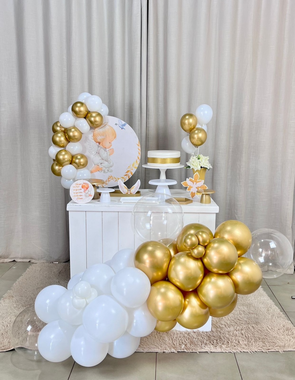 Mini Festa Gold Basic Sem Led  - Batizado 3 - É Só Um Bolinho Locações 