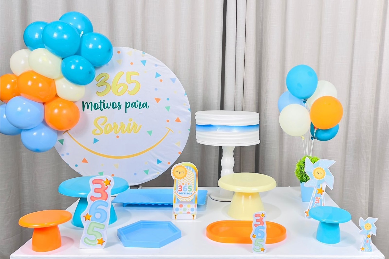 Kit Mesa Com Balão -  365 Sorrisos - É Só Um Bolinho Locações 
