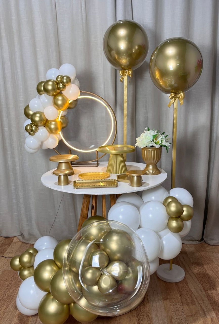 Mini Festa Gold Basic Led Redondo -Personalizado (Cópia 1) - É Só Um Bolinho Locações 