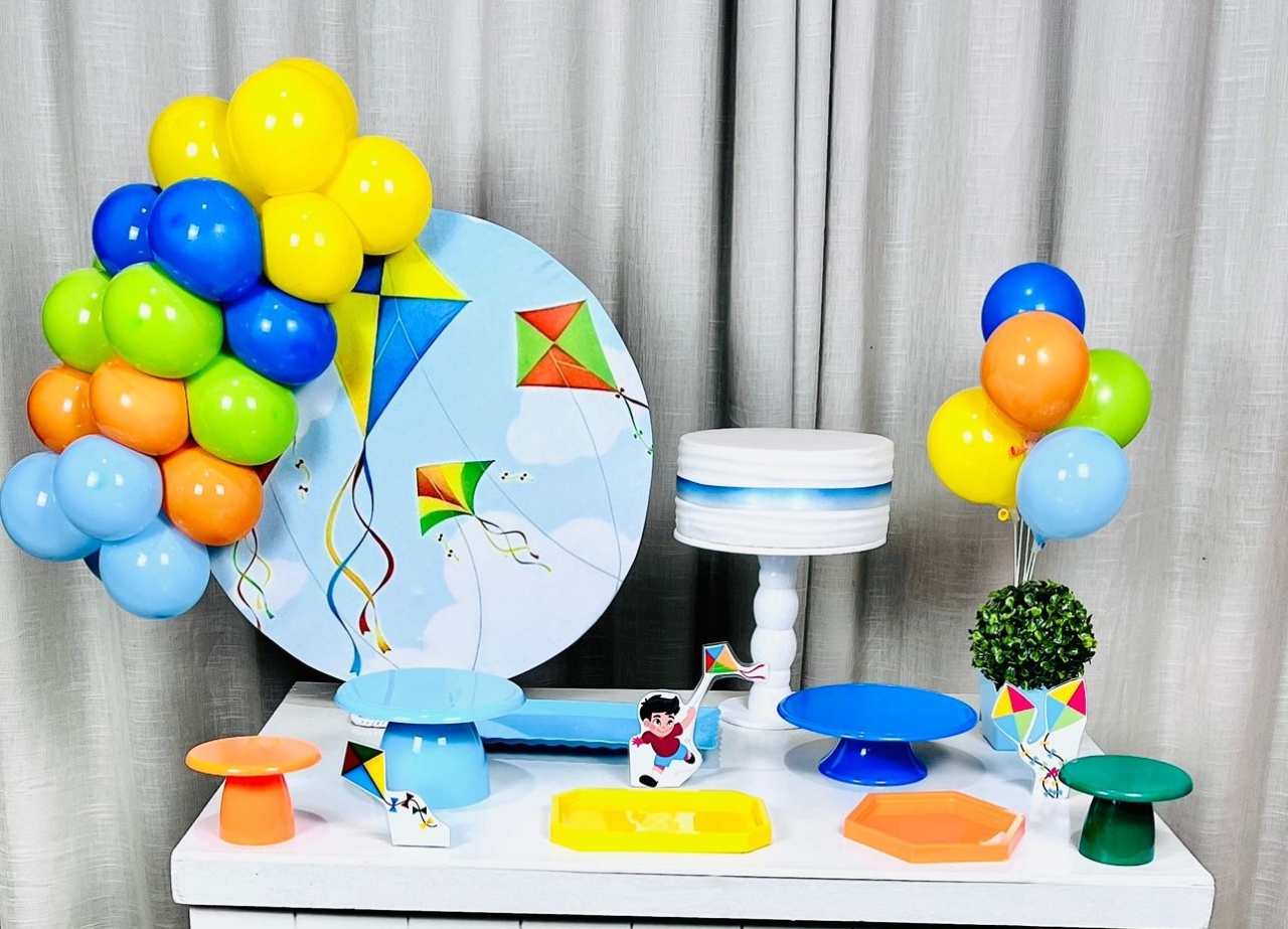 Kit Mesa Com Balão -  Pipa - É Só Um Bolinho Locações 