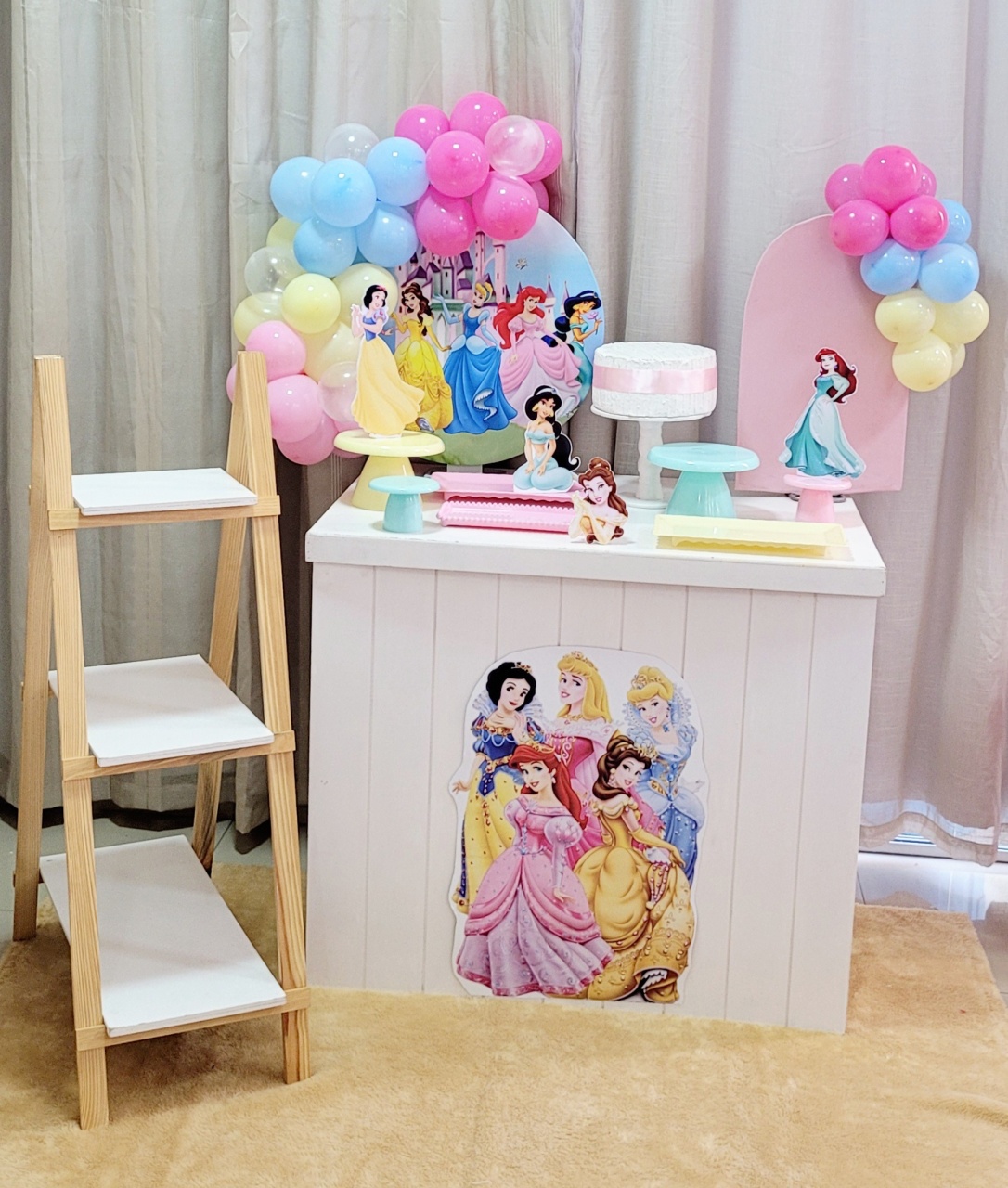 Kit Mini Festa Standard Com Balão - Princesas 2 - É Só Um Bolinho Locações 