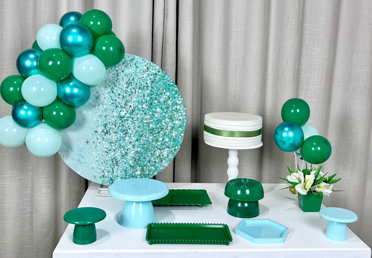 Kit Mesa Com Balão -  Degrade Verde - É Só Um Bolinho Locações 