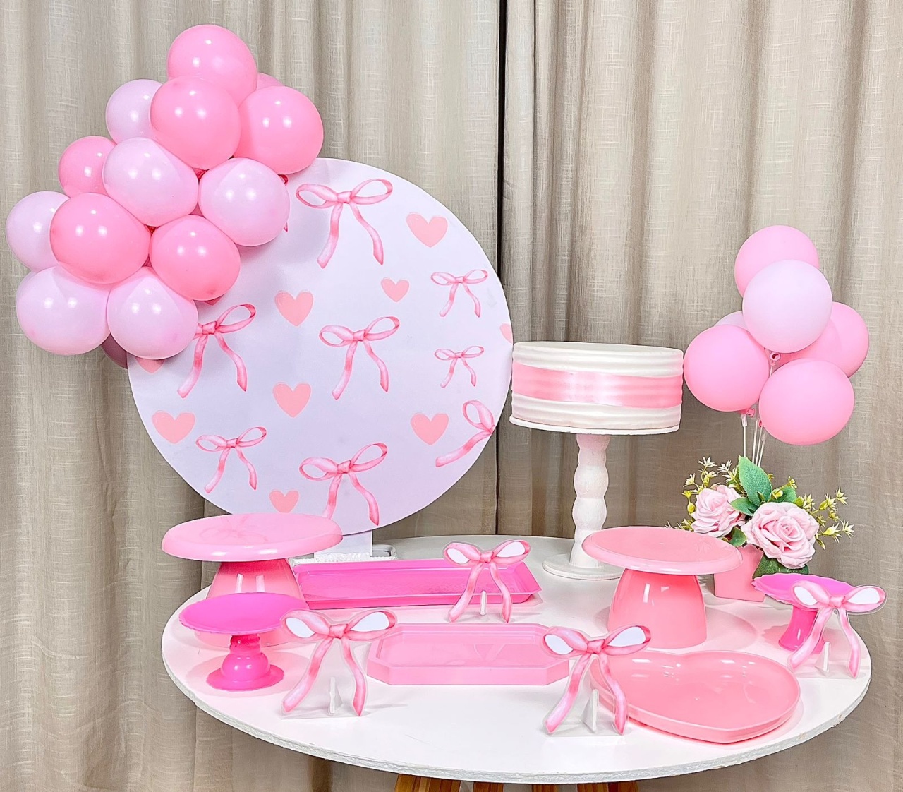 Kit Mesa Com Balão -  Laços 2 - É Só Um Bolinho Locações 