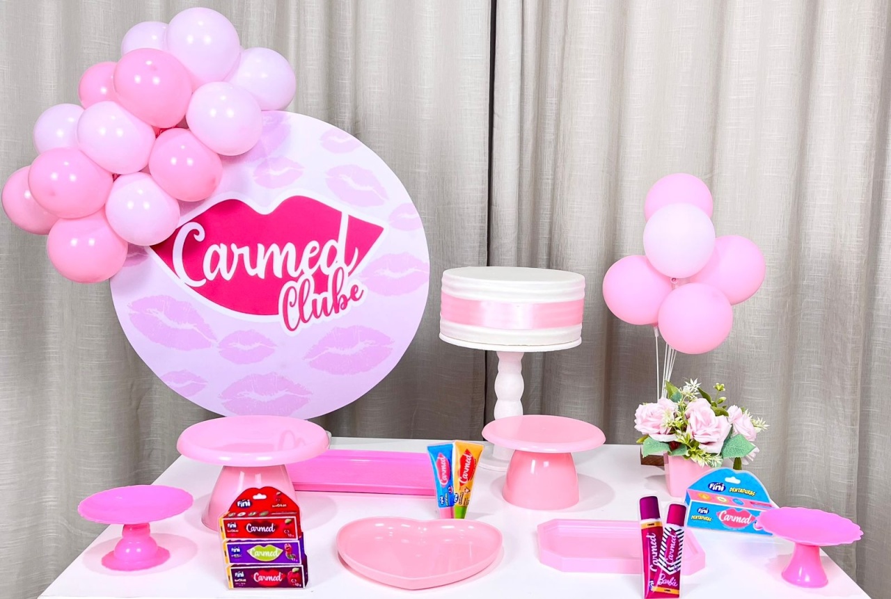 Kit Mesa Com Balão -  Carmed - É Só Um Bolinho Locações 