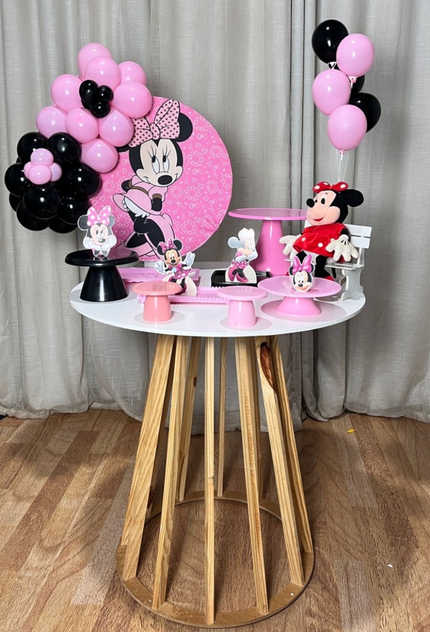 Kit Composto Com Balão- Minie Na Mesa Redonda. - É Só Um Bolinho Locações 