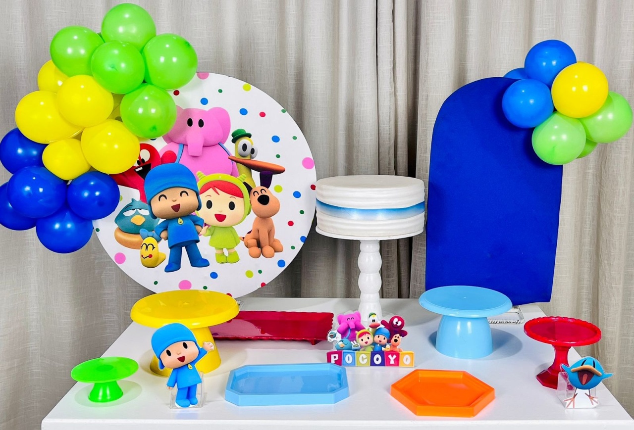 Kit Mesa Premium Com Balão - Pocoyo  - É Só Um Bolinho Locações 