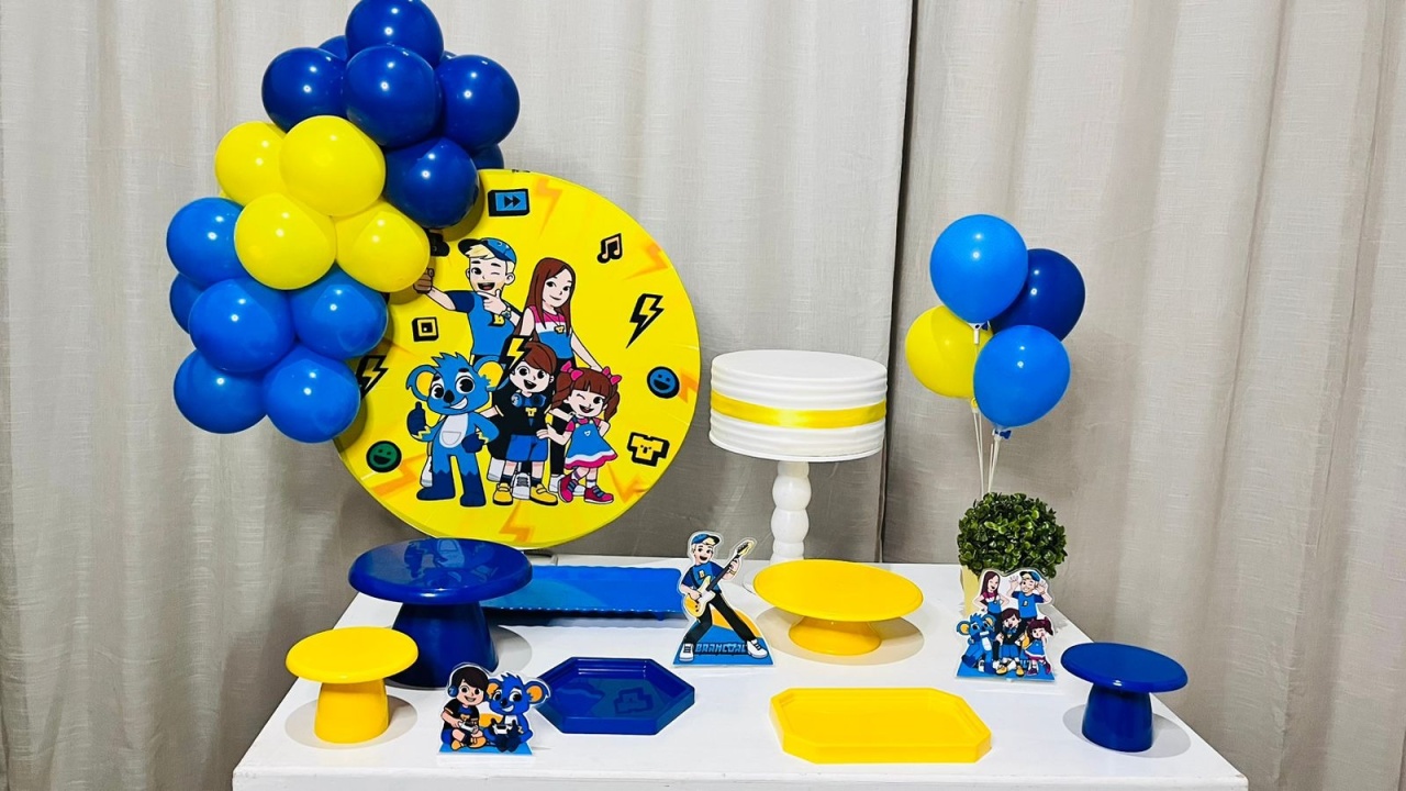 Kit Mesa Com Brancoala  - É Só Um Bolinho Locações 