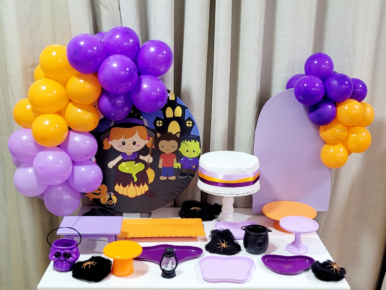 Kit Mesa Premium Com Balão - Bruxinha  - É Só Um Bolinho Locações 