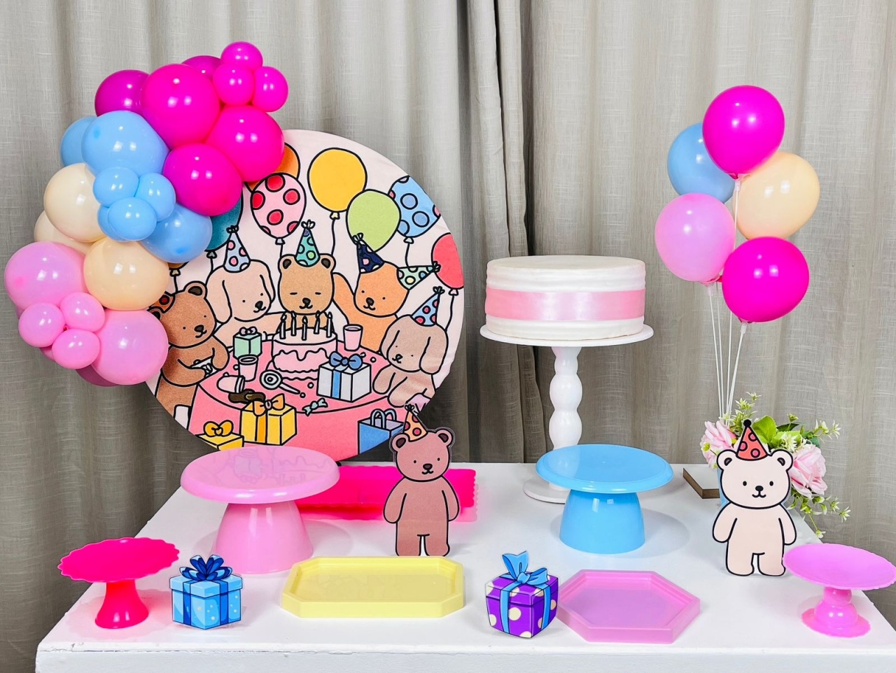 Kit Mesa Com Balão - Bobbie Guds 3 - É Só Um Bolinho Locações 