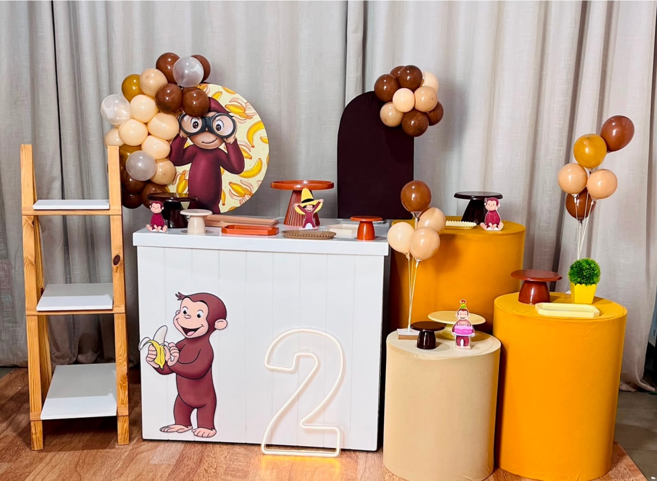 Kit Mini Festa Premium Com Led -George O Macaco Curioso - É Só Um Bolinho Locações 