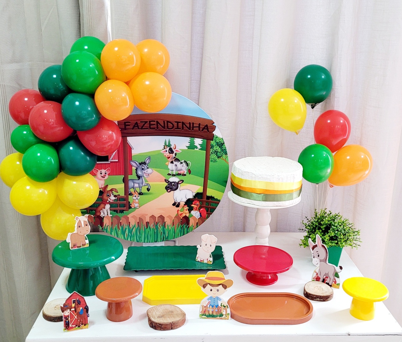 Kit Mesa Com Balão -  Fazendinha 2 - É Só Um Bolinho Locações 