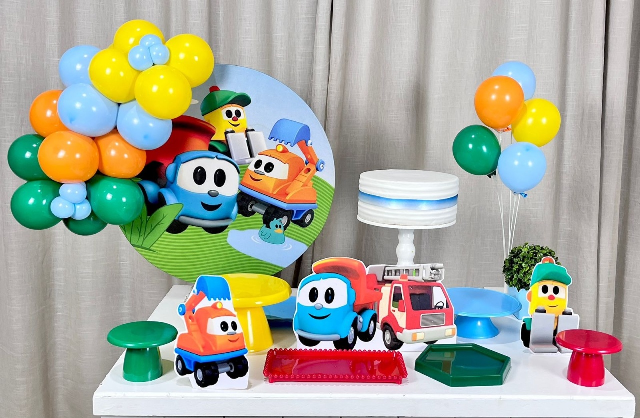 Kit Mesa Com Balão -  Leo Caminhão - É Só Um Bolinho Locações 