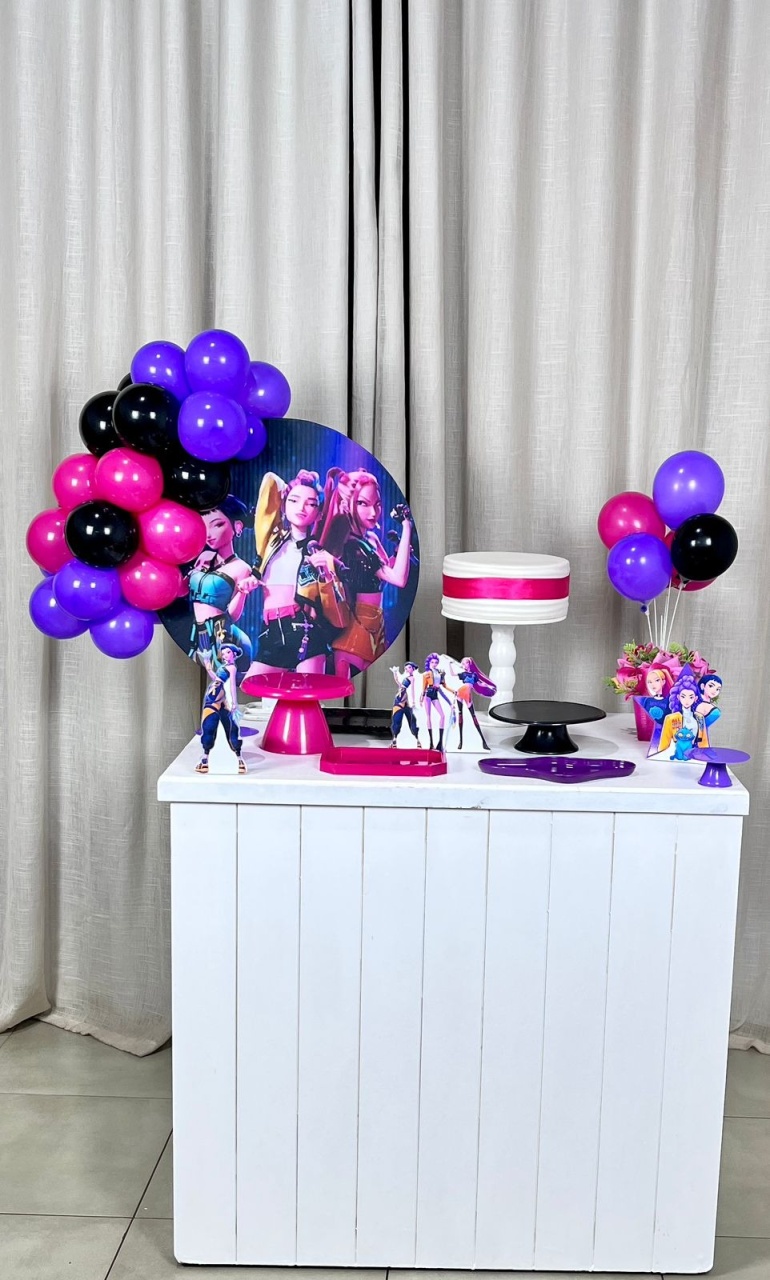 Kit Composto Com Balão - Guerreira Do Kpop  - É Só Um Bolinho Locações 