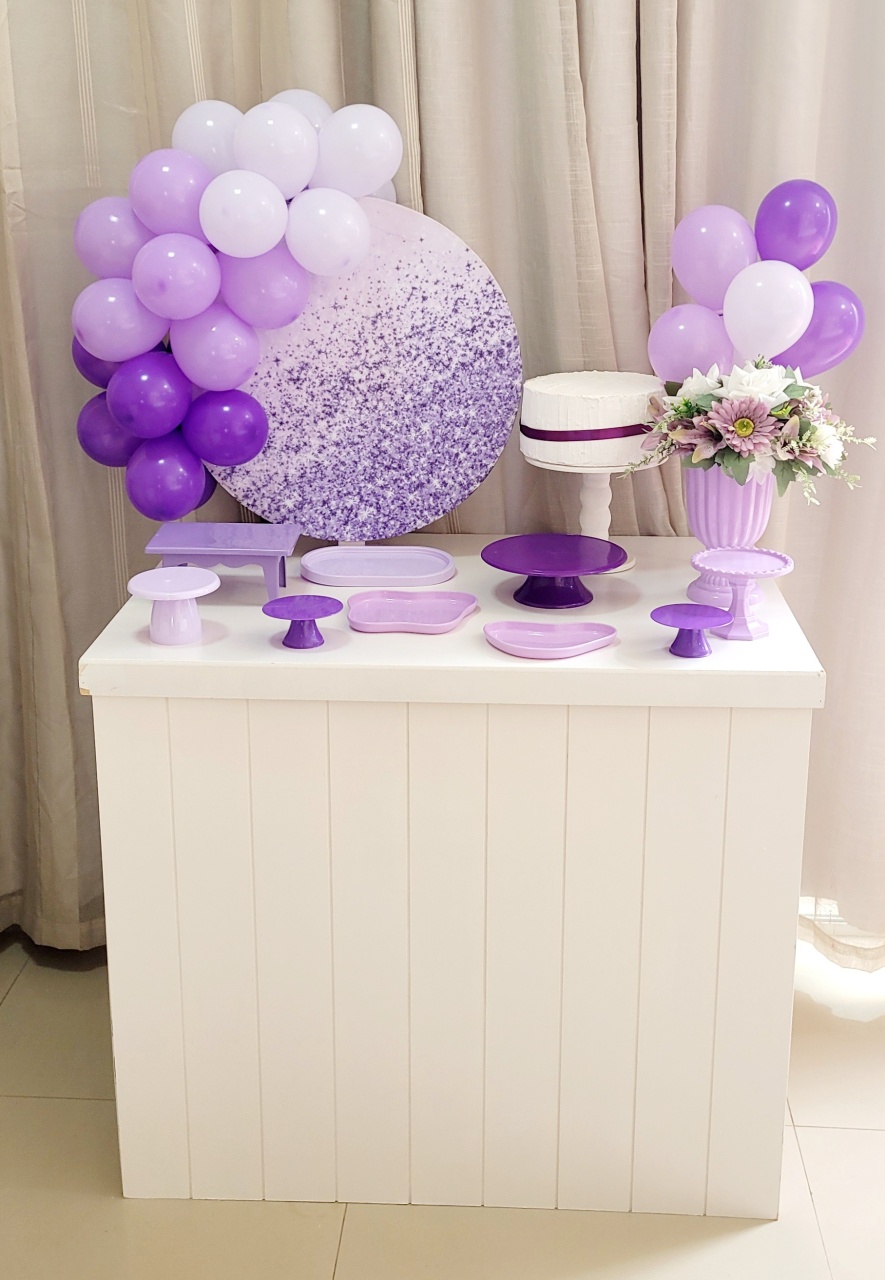 Kit Composto Com Balão -  Lilás  - É Só Um Bolinho Locações 
