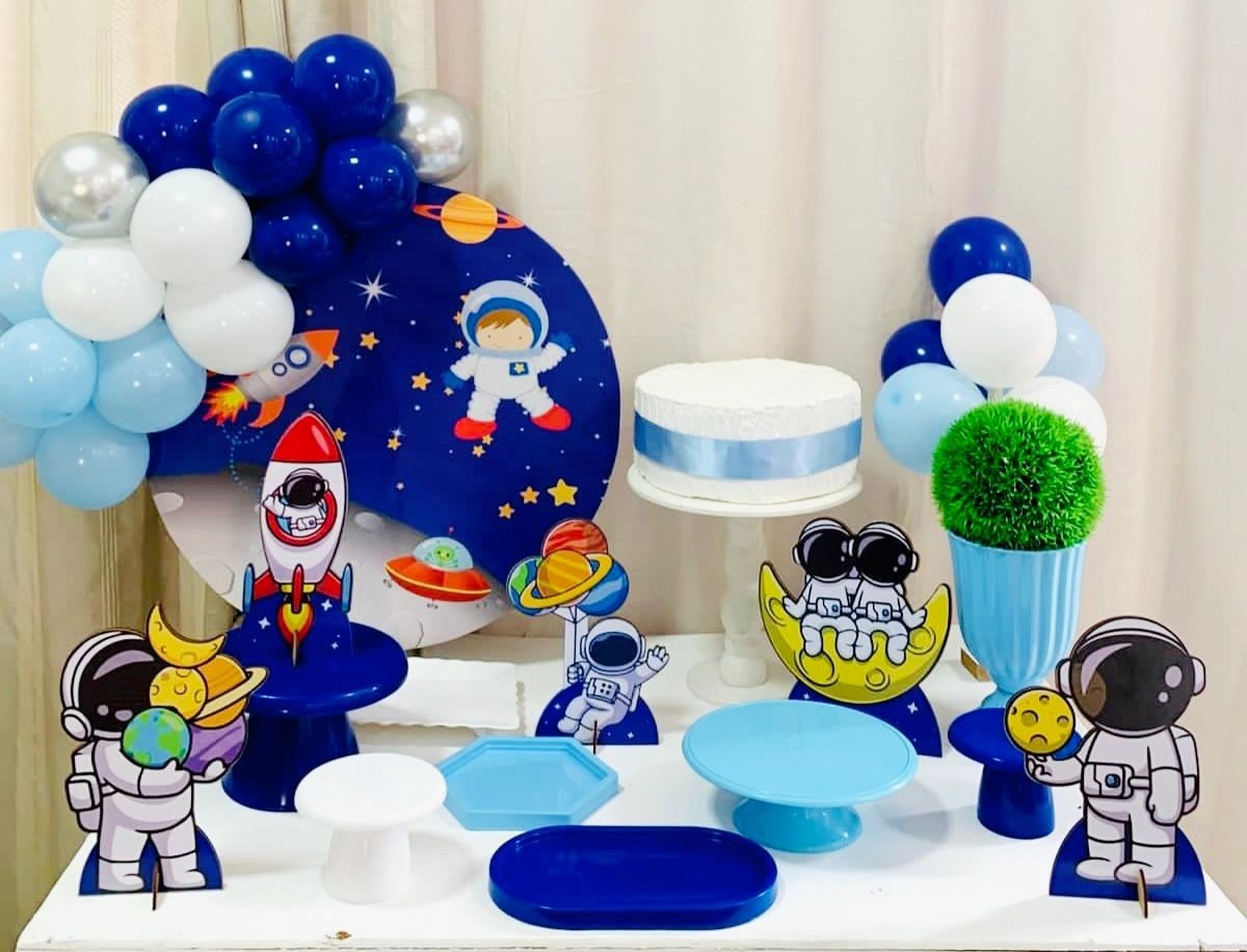 Kit Mesa Com Balão- Astronauta Masculino - É Só Um Bolinho Locações 