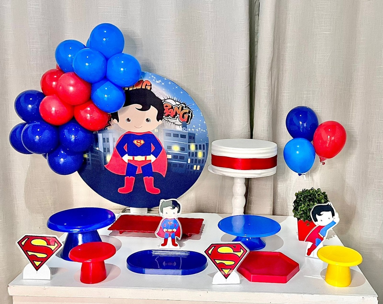 Kit Mesa Com Balão -  Superman Baby  - É Só Um Bolinho Locações 