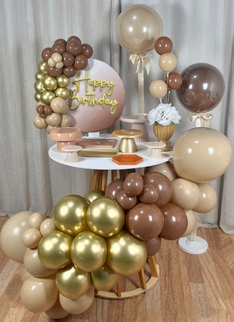 Mini Festa Gold Basic Sem Led - Happy Birthday + Balões Suspenso - É Só Um Bolinho Locações 
