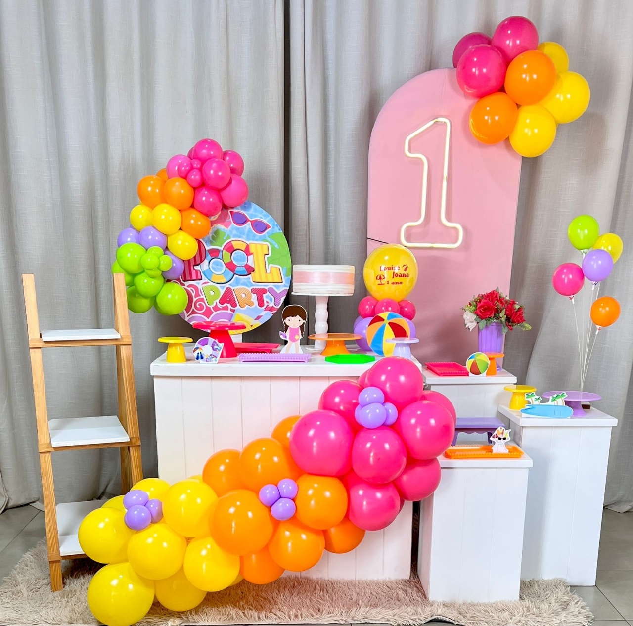 Kit Mini Festa Gold Premium Com Led - Pool Party 3 - É Só Um Bolinho Locações 
