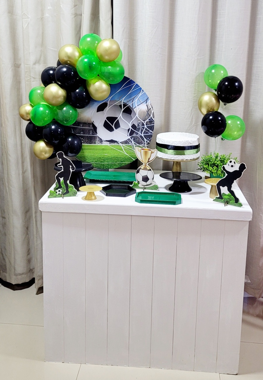 Kit Composto Com Balão -  Futebol 2 - É Só Um Bolinho Locações 