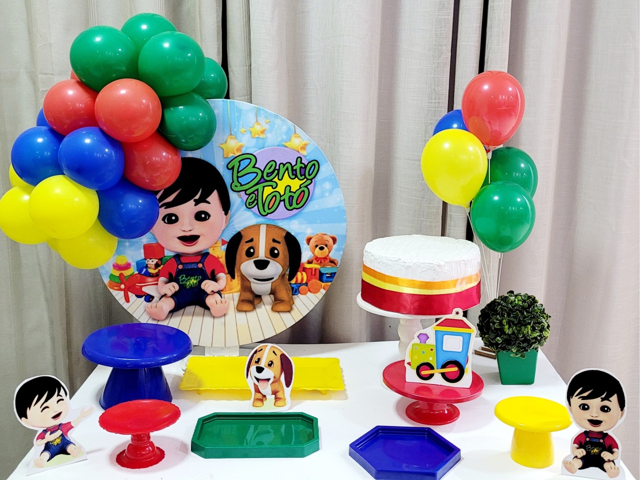 Kit Mesa Com Bento E Totó - É Só Um Bolinho Locações 