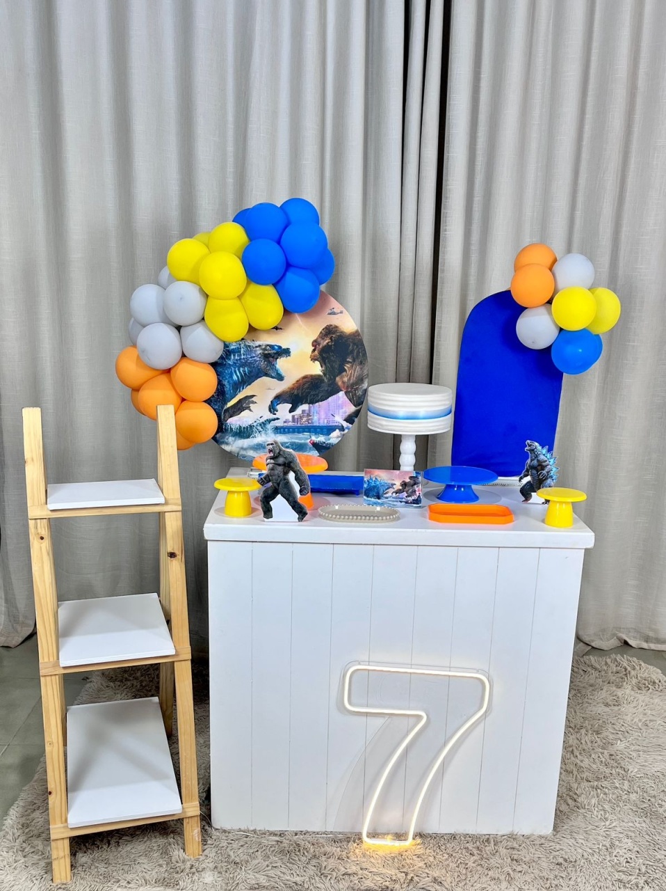 Kit Mini Festa Standard Com Balão - Godzilla  - É Só Um Bolinho Locações 