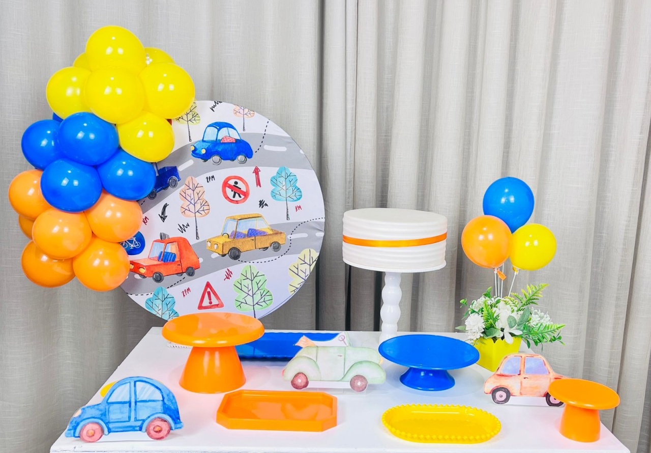 Kit Mesa Com Balão -  Meios de Transportes - É Só Um Bolinho Locações 