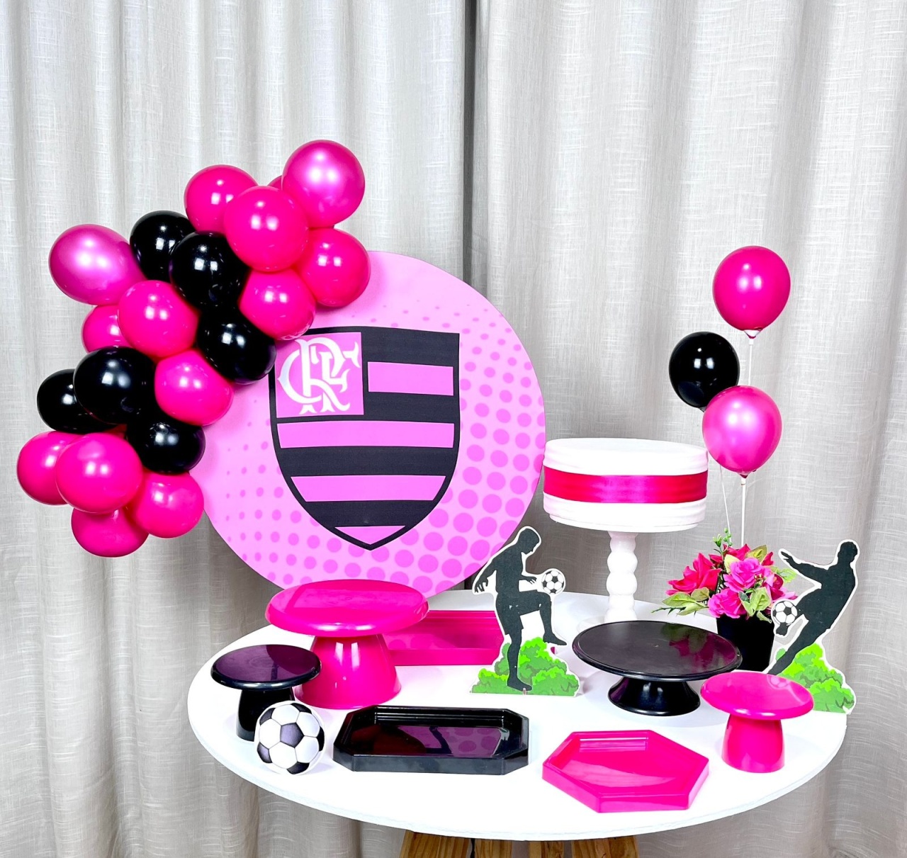 Kit Mesa Com Balão - Flamengo Feminino  - É Só Um Bolinho Locações 