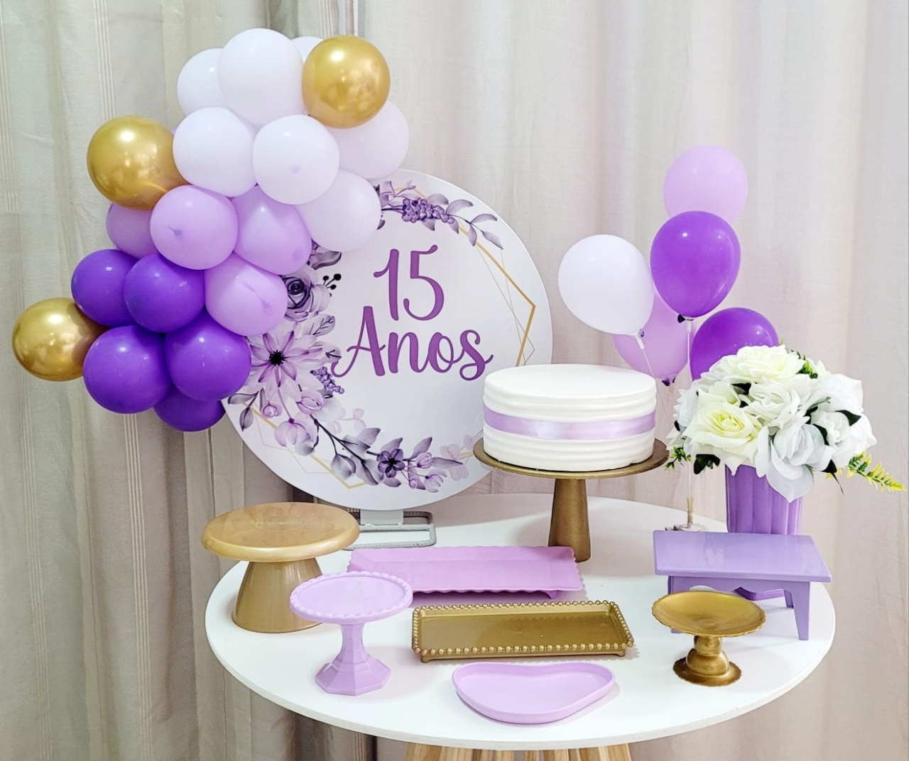 Kit Mesa Com Balão - 15 Anos 2 - É Só Um Bolinho Locações 