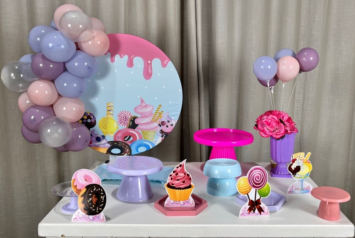 Kit Mesa Com Balão - Confeitaria - É Só Um Bolinho Locações 