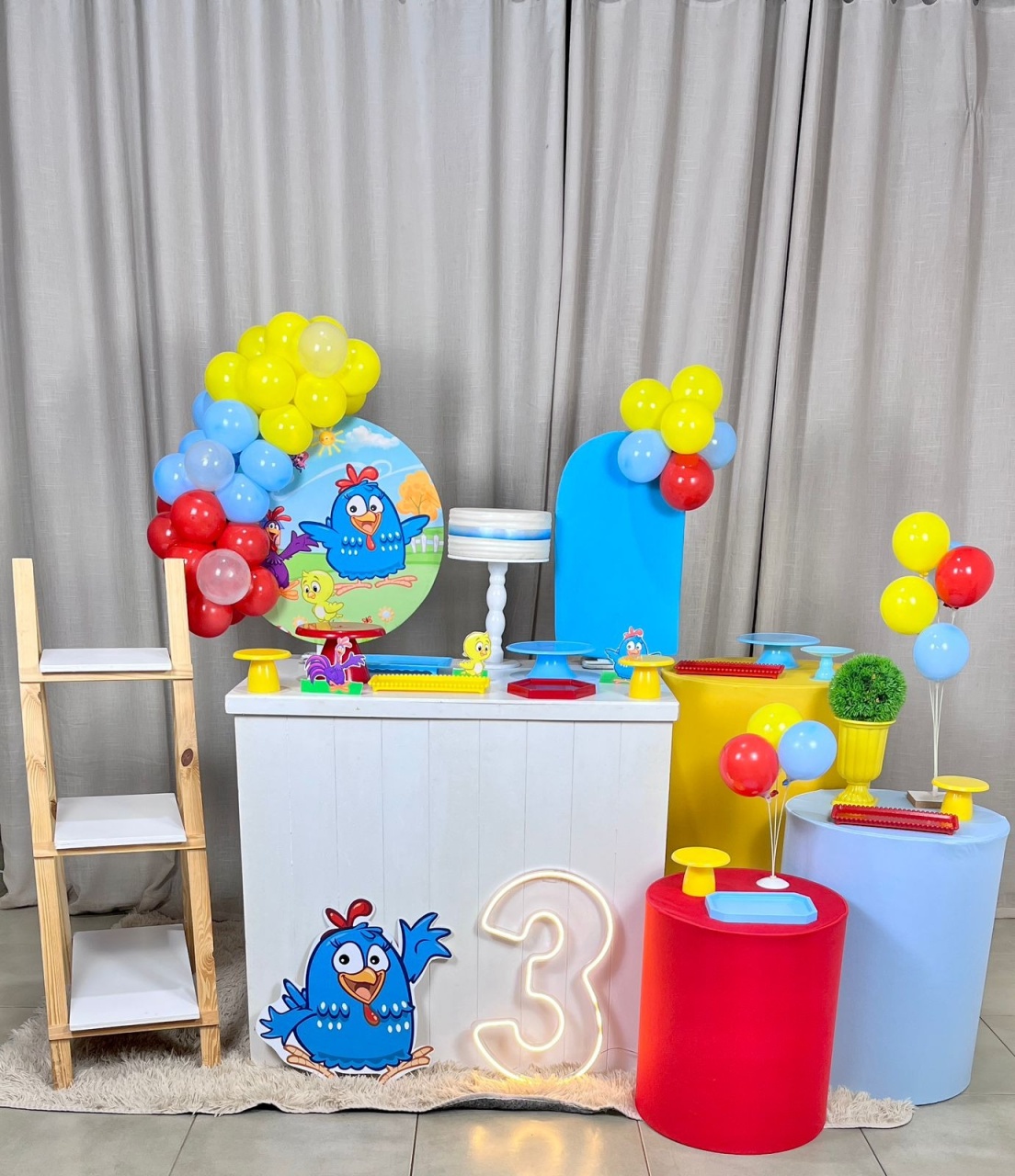 Kit Mini Festa Premium Com Led - Galinha Pintadinha Masculino  - É Só Um Bolinho Locações 