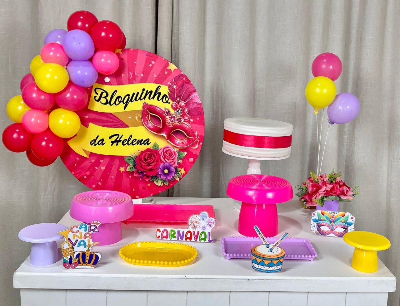 Kit Mesa Carnaval 2 - É Só Um Bolinho Locações 