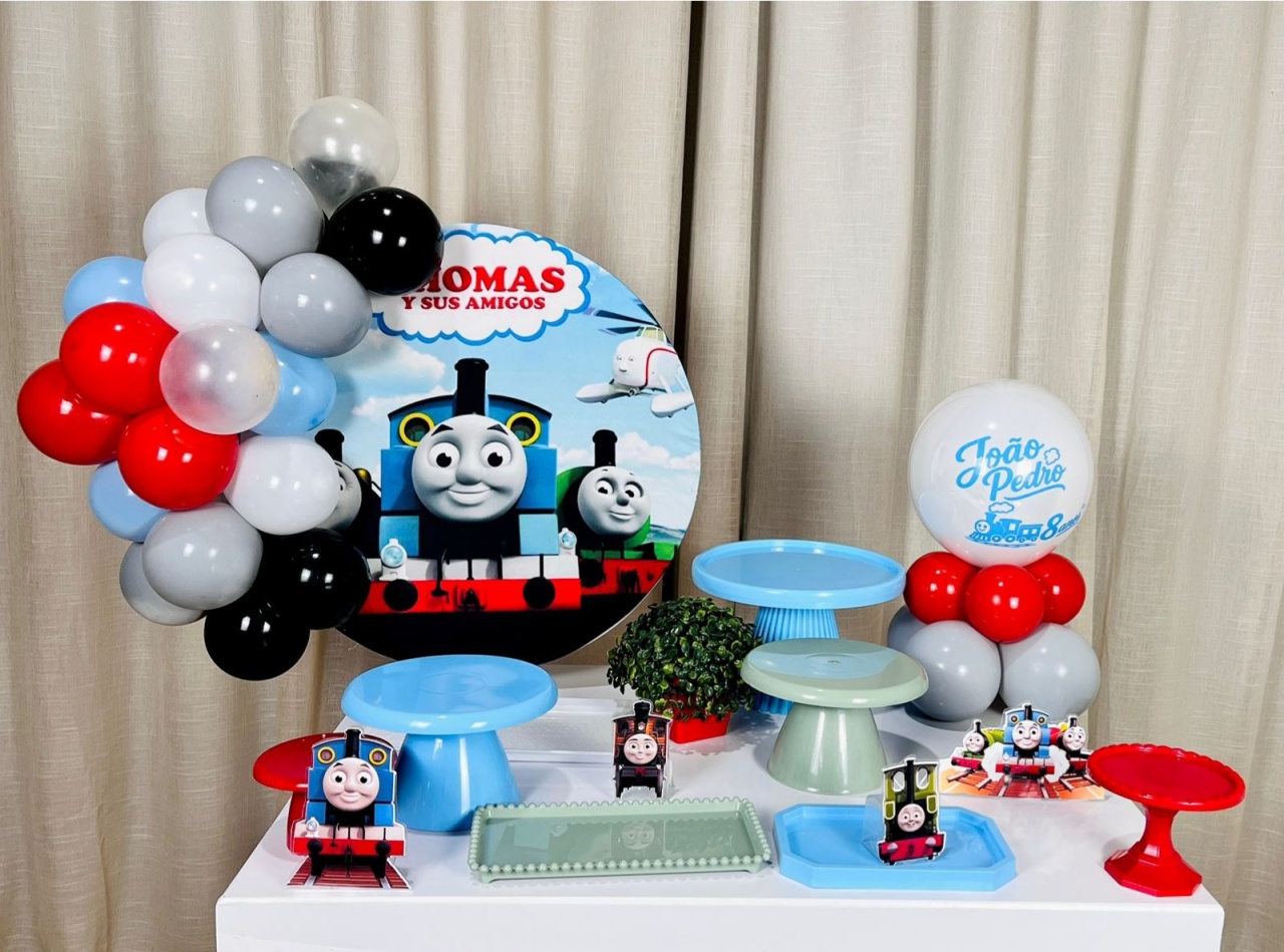 Kit Mesa Com Balão - Thomas E Seus Amigos. - É Só Um Bolinho Locações 