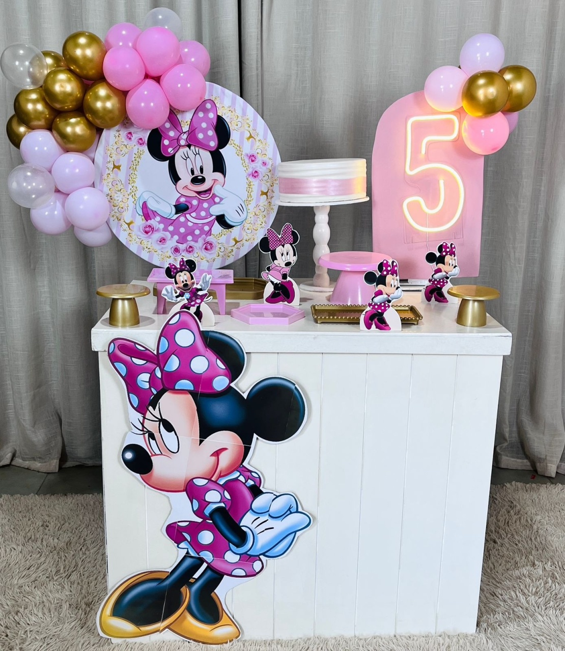 Kit Mini Festa Basic Com Balão - Minie 5 - É Só Um Bolinho Locações 