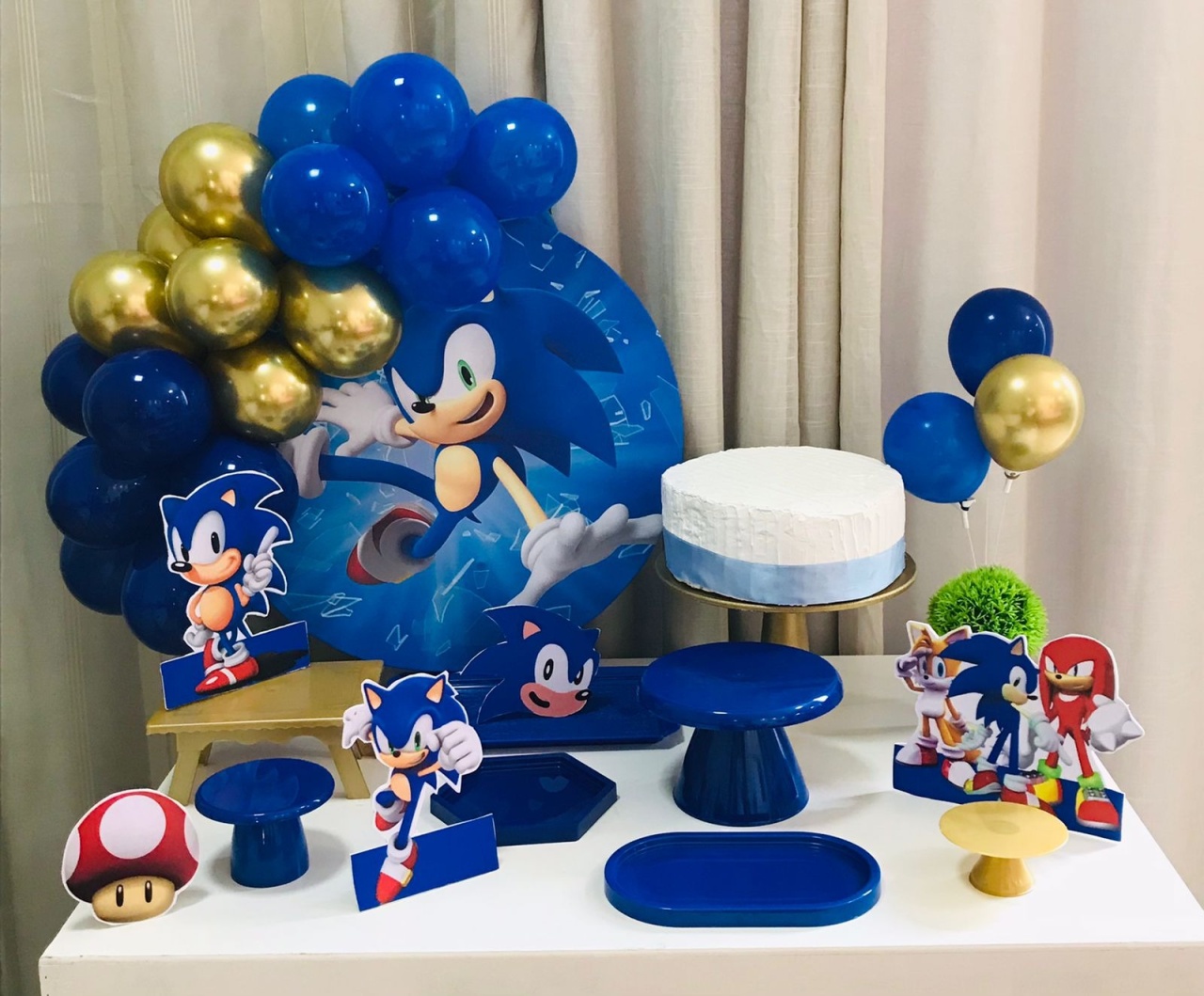 Kit Mesa Com Balão -  Sonic 1 - É Só Um Bolinho Locações 