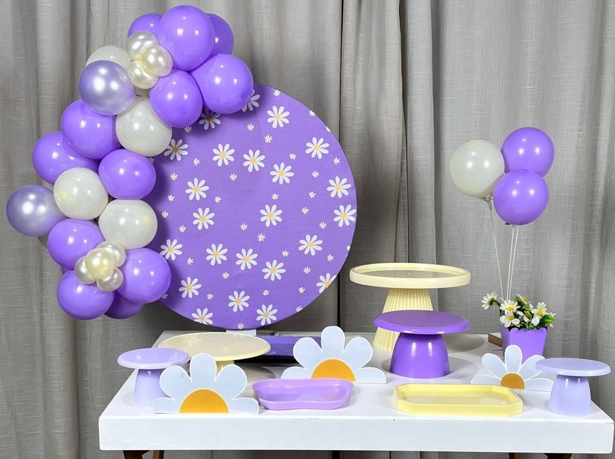 Kit Mesa Com Balão -  Margarida 4 - É Só Um Bolinho Locações 