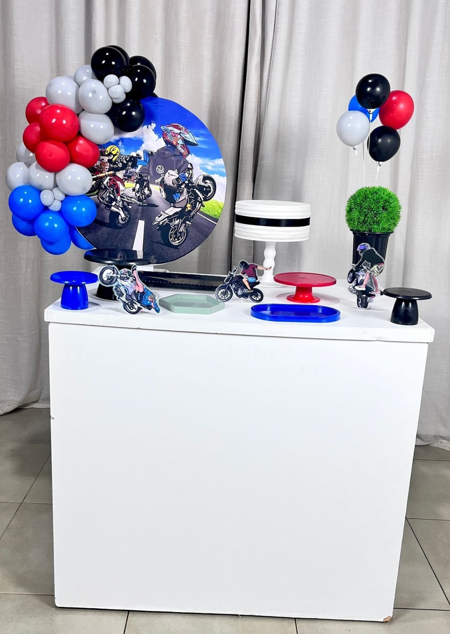 Kit Composto Com Balão -  Moto - É Só Um Bolinho Locações 