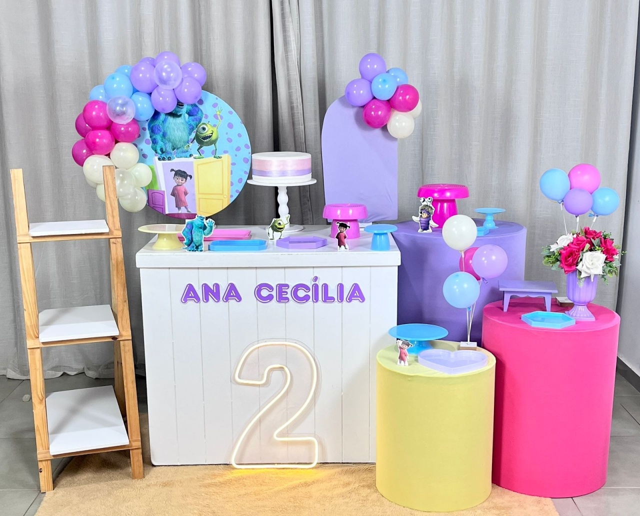 Kit Mini Festa Premium Com Led - Monstros S.a  - É Só Um Bolinho Locações 