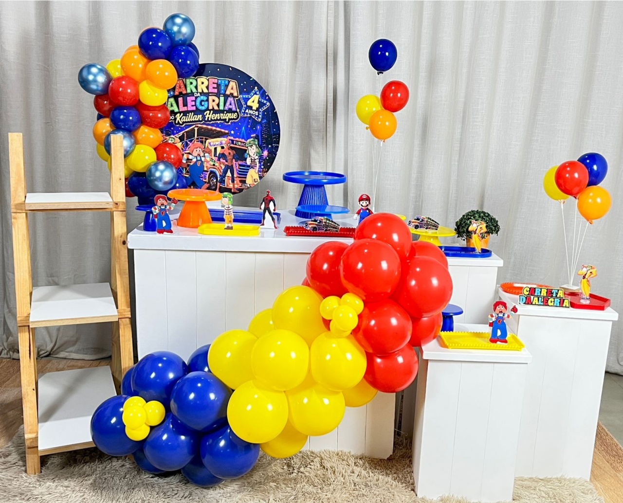 Kit Mini Festa Gold Standard Com Led - Carreta Furacão. - É Só Um Bolinho Locações 