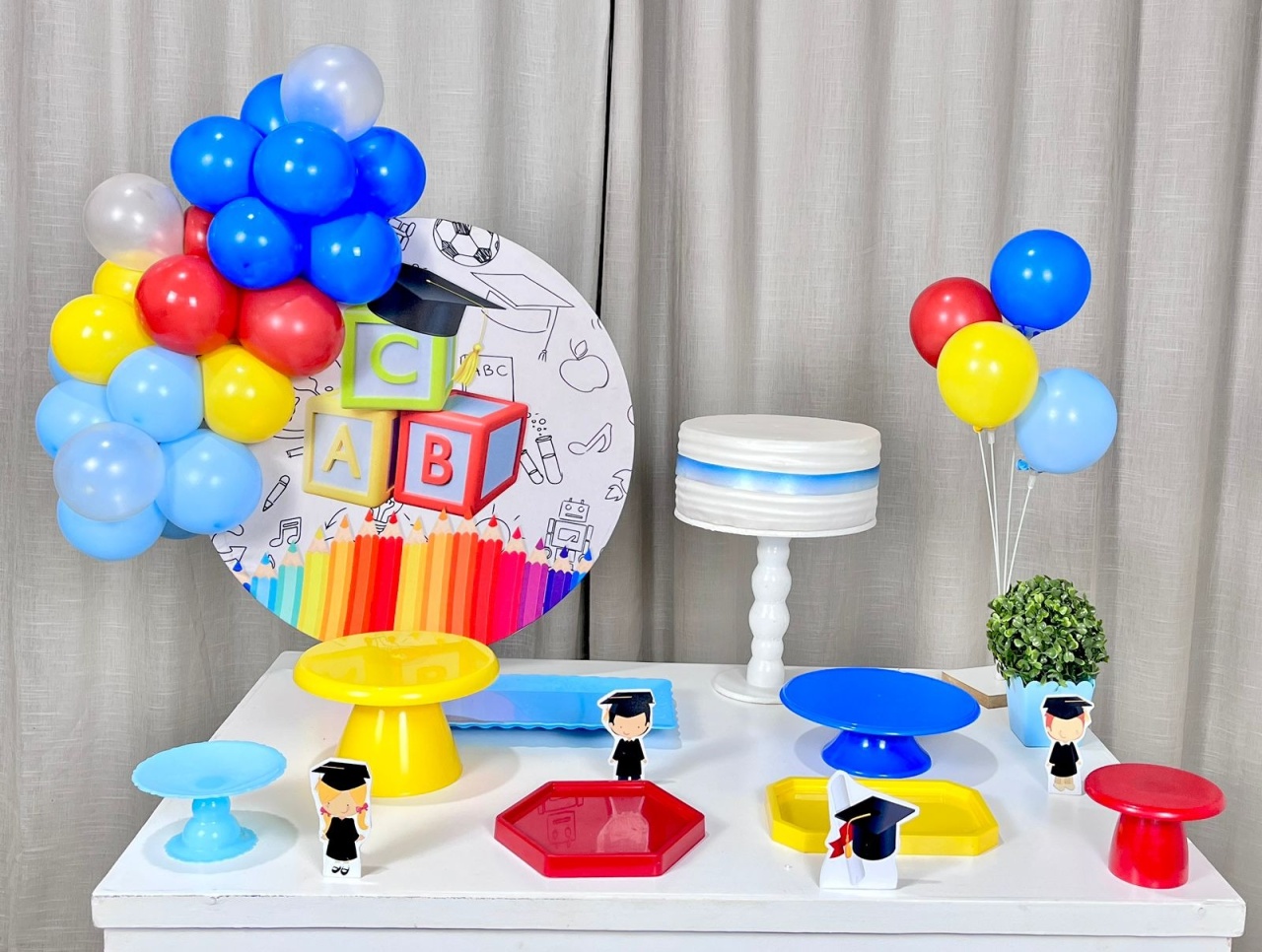 Kit Mesa Com Balão -  Formatura 2 - É Só Um Bolinho Locações 