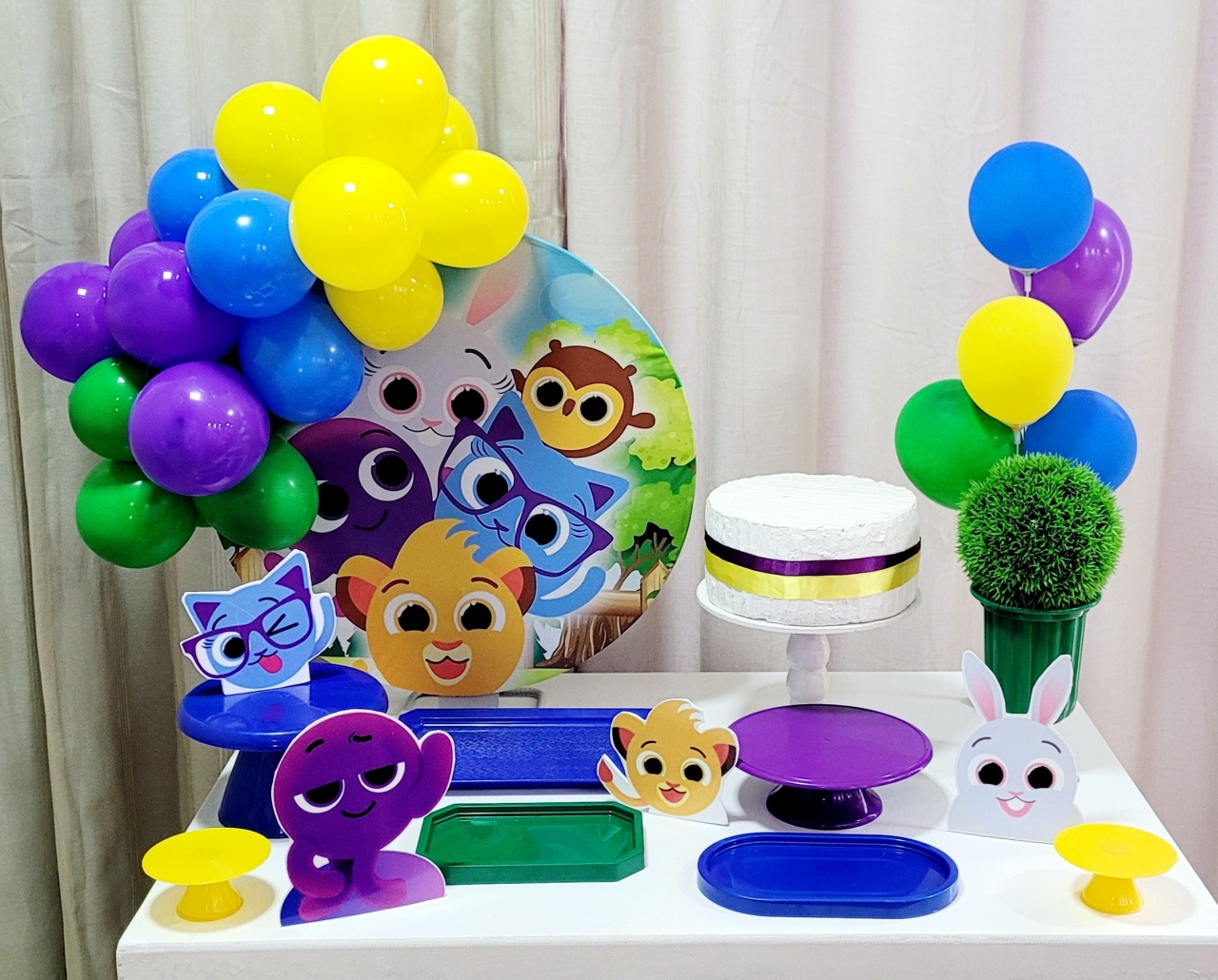 Kit Mesa Com Balão Bolofofo 1 - É Só Um Bolinho Locações 