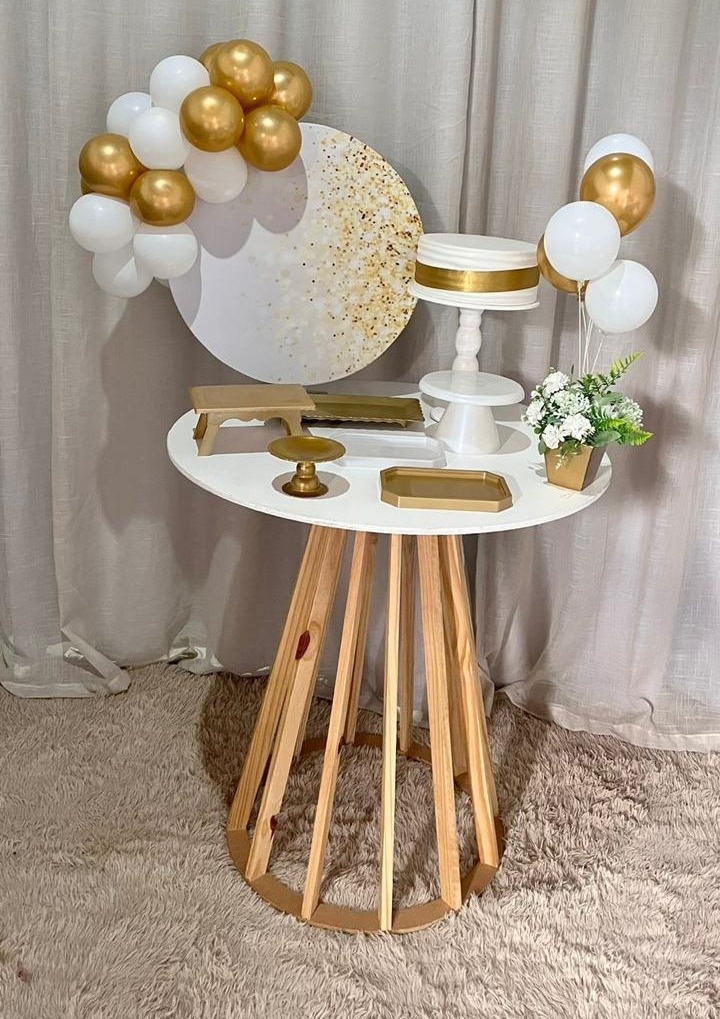 Kit Composto Com Balão - Degrade Branco Com Dourado  - É Só Um Bolinho Locações 