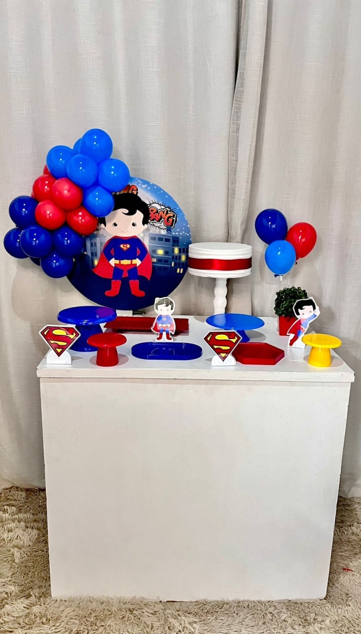 Kit Composto Com Balão - Superman Baby  - É Só Um Bolinho Locações 