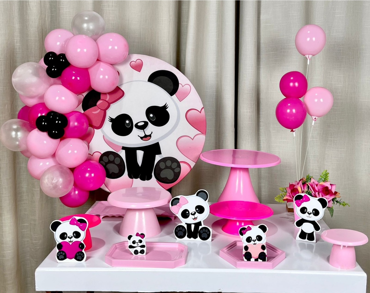 Kit Mesa Com Balão -Panda - É Só Um Bolinho Locações 